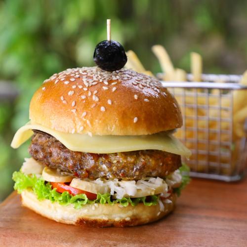 ළූණු ජෑම් සමඟ බීෆ් බර්ගර් කොළඹ රාමදා | යාලු යාලු ශ්‍රී ලංකාව