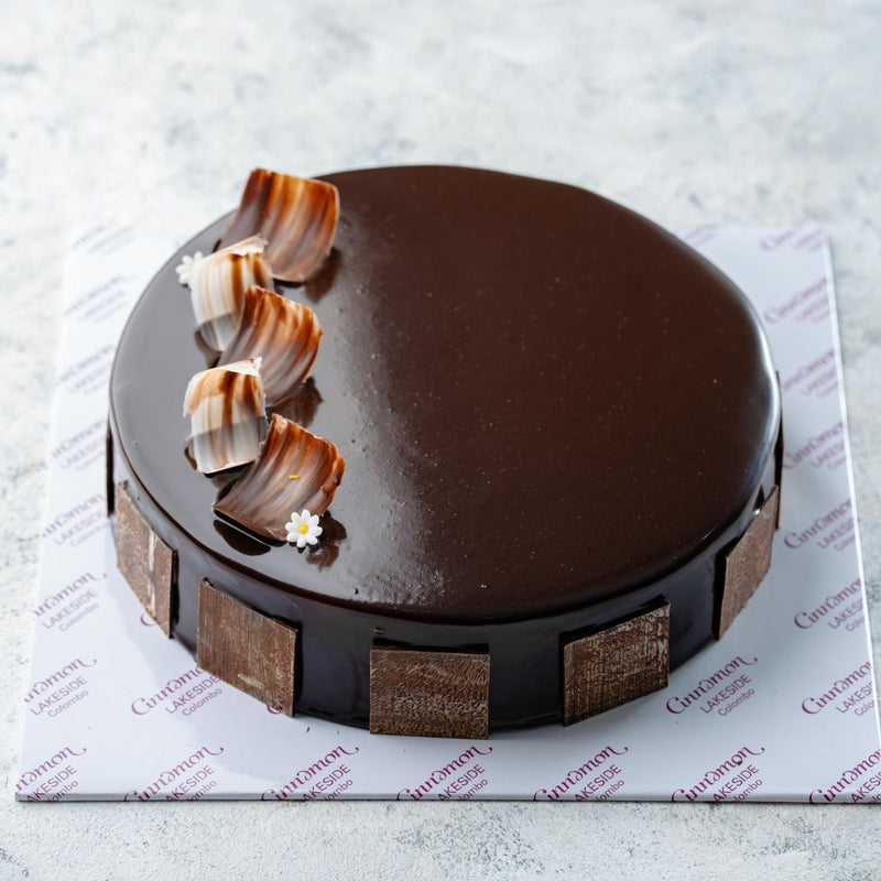 Chocolate Chip Cake Cinnamon Lakeside | YaluYalu | Send Cakes Sri Lanka