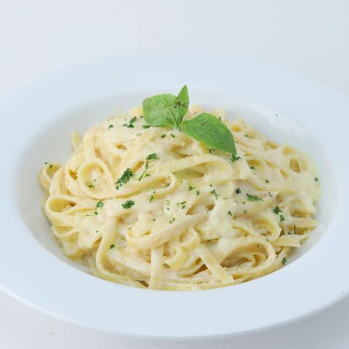 Fettuccini Alfredo Con Pollo - Ramada Colombo | online order | Home Delivery | YaluYalu Srilanka