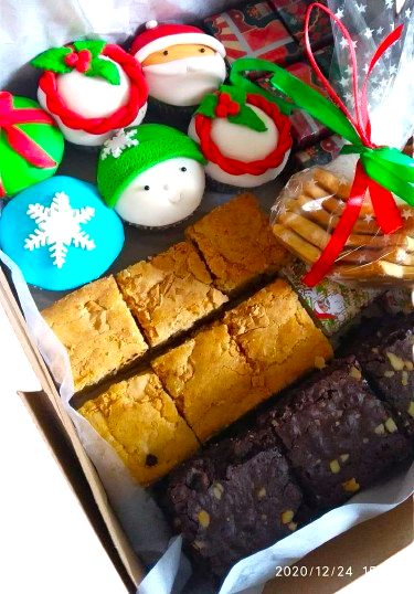 Xmas Treats Box 2 by YaluYalu | Delivery in Sri Lanka