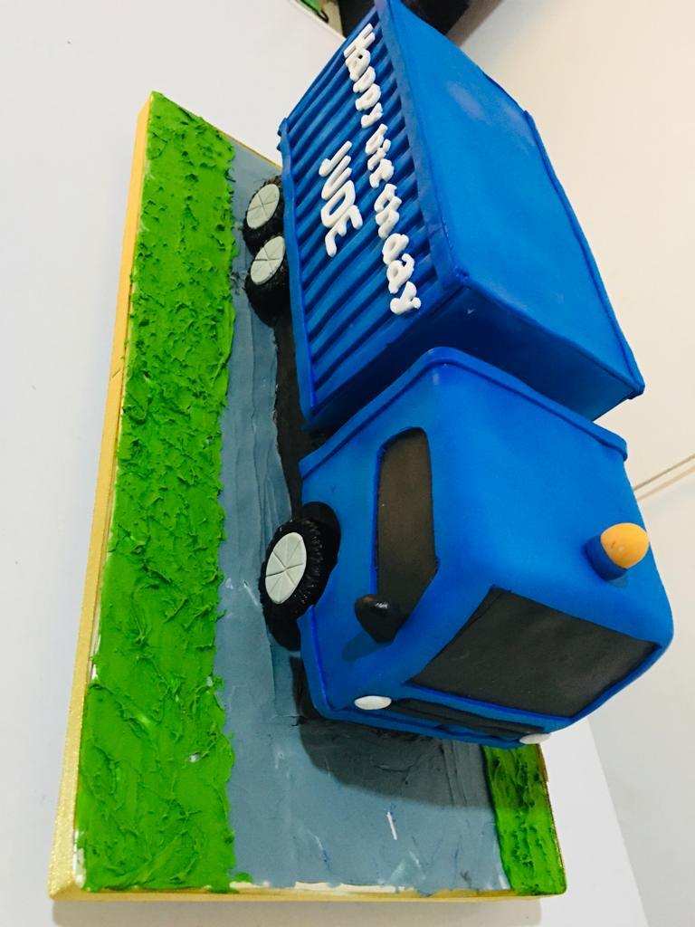 Lorry with Container Designer Ribbon Cake by Yalu Yalu - yaluyalu