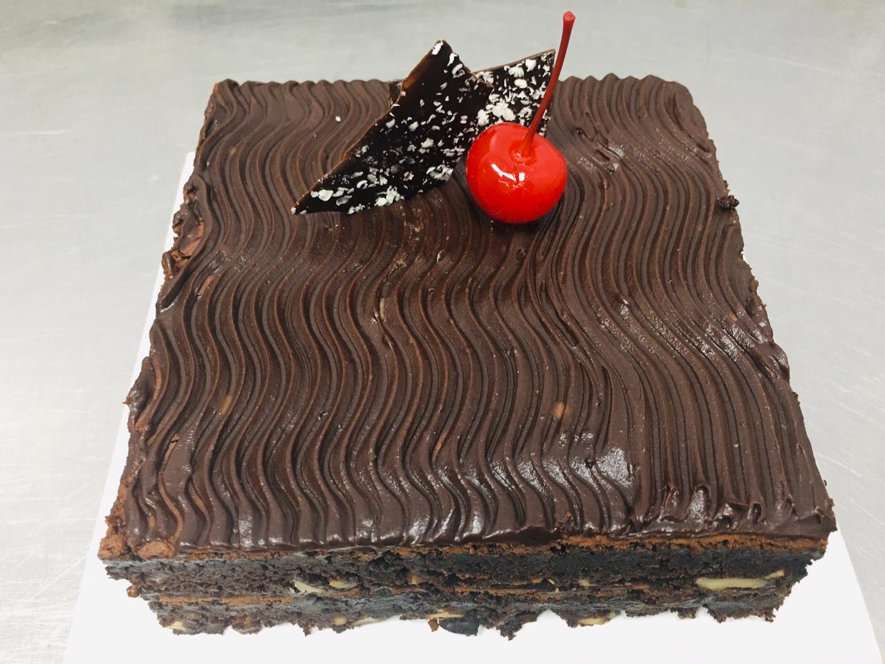Chocolate Brownie Cake by Yalu Yalu yaluyalu