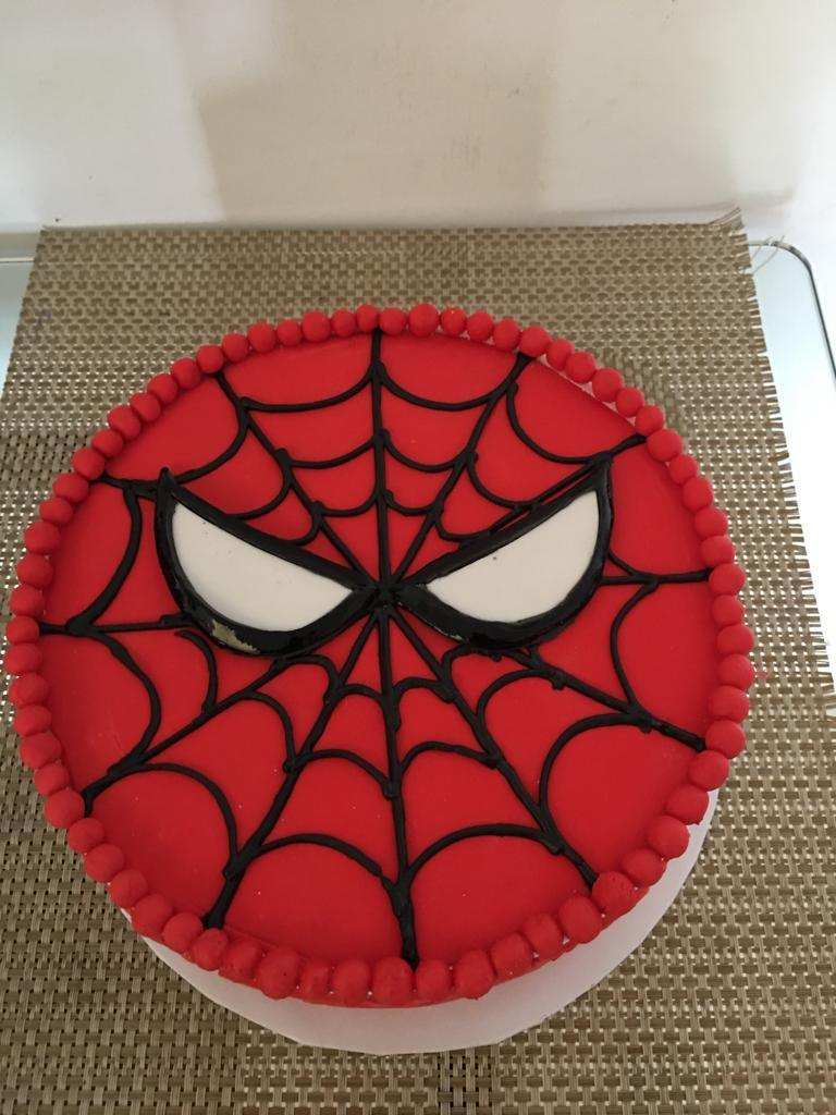 Spiderman cake (designer) by Yalu Yalu - yaluyalu
