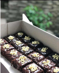 White Chocolate Chip Brownies By YaluYalu - yaluyalu