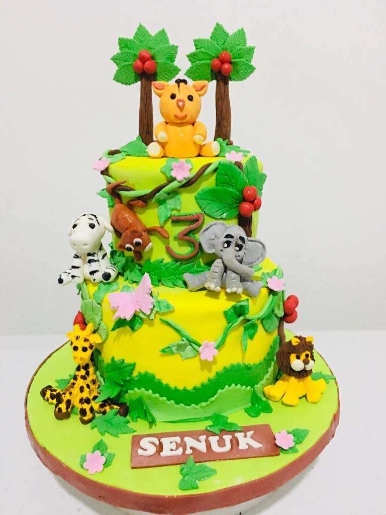 Jungle Theme Birthday Cake With Animals by Yalu Yalu - yaluyalu